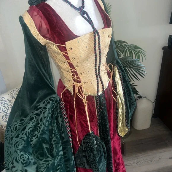 Velvet Renaissance Gown in Burgundy, Forest Green & Gold With Extras - Picture 9 of 17